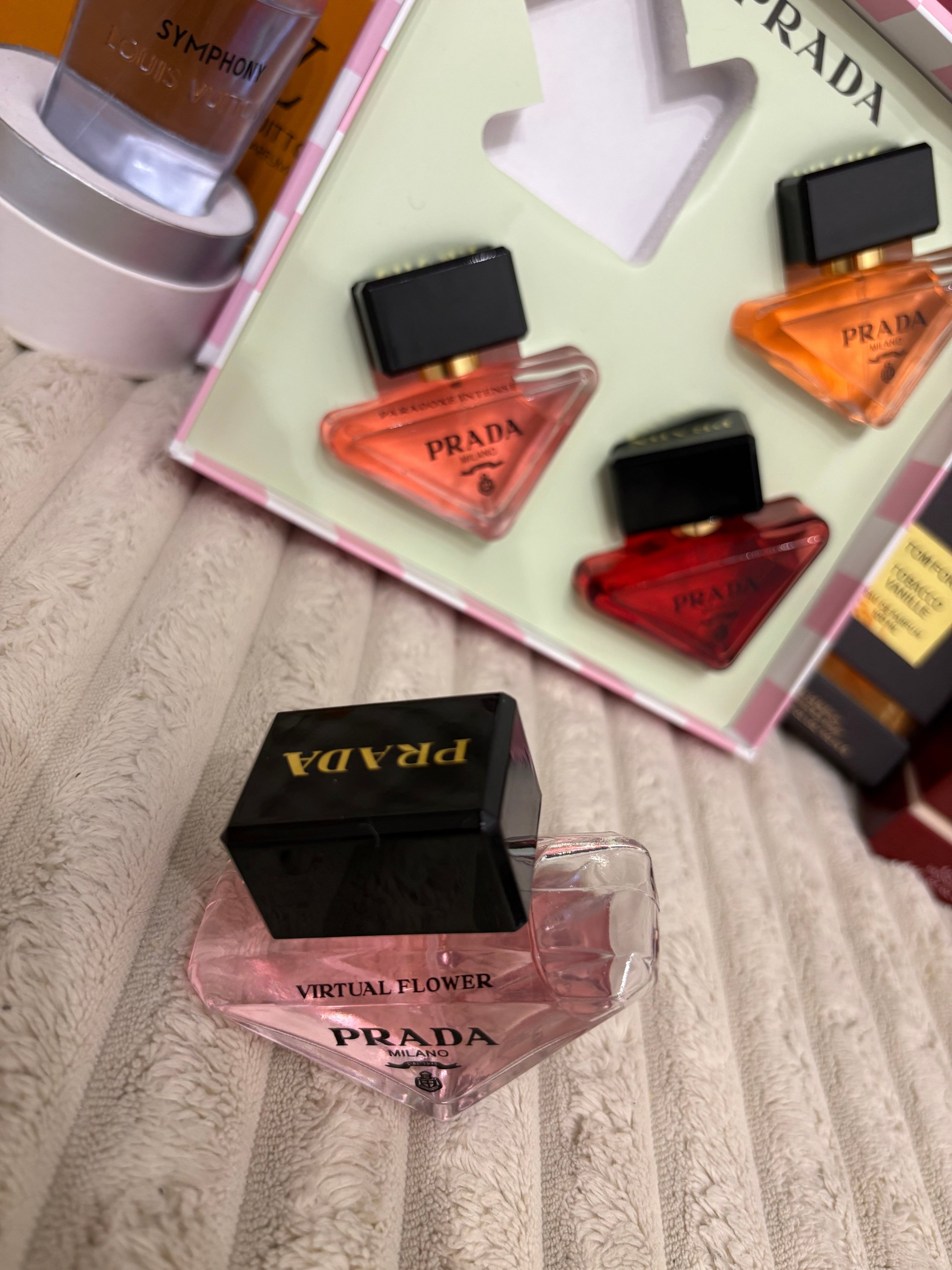 ⭐ Prada – Collection Miniatures Triangle (4 × 30 ml)