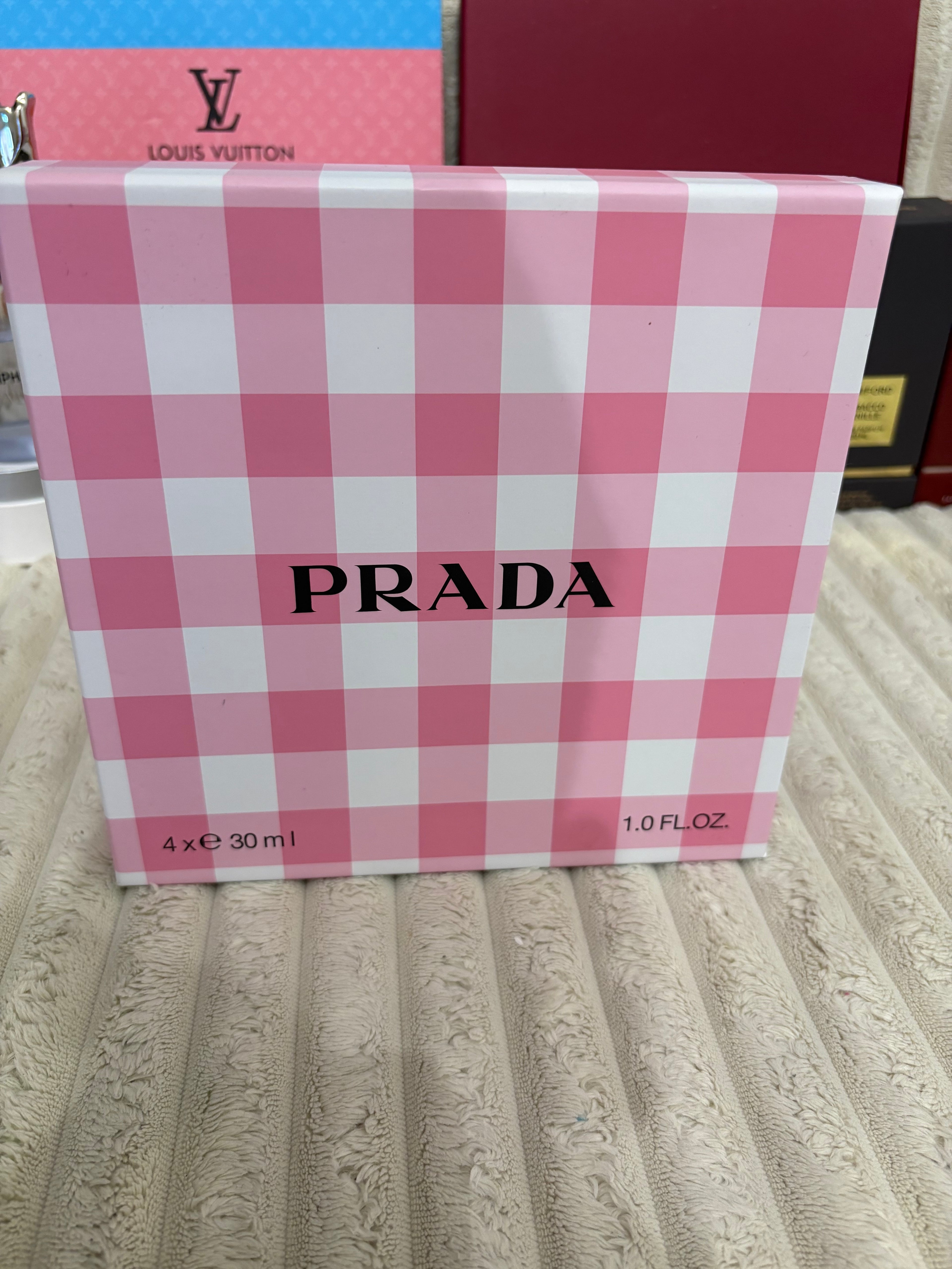 ⭐ Prada – Collection Miniatures Triangle (4 × 30 ml)
